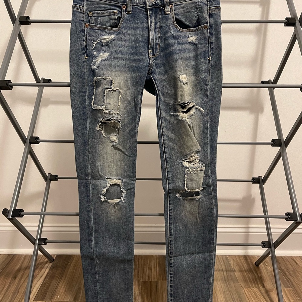 NWOT Women’s Size 2 American Eagle Distressed Ripped Blue Skinny Jeans